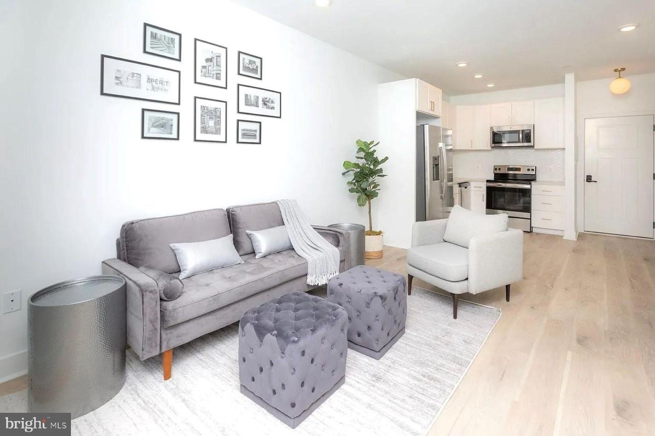 1702 Light St #401 - Photo 3 of 14