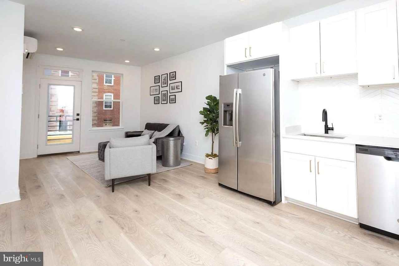 1702 Light St #401 - Photo 4 of 14