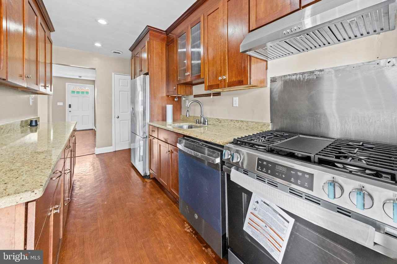 205 Ridge Ave - Photo 7 of 26