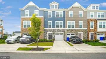 featured image of 11042 Corvin Pl