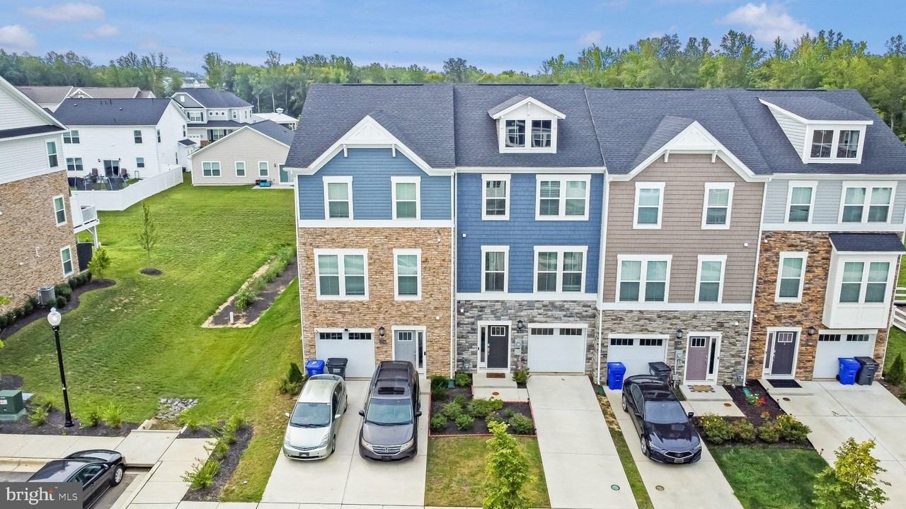 11042 Corvin Pl - Photo 3 of 50