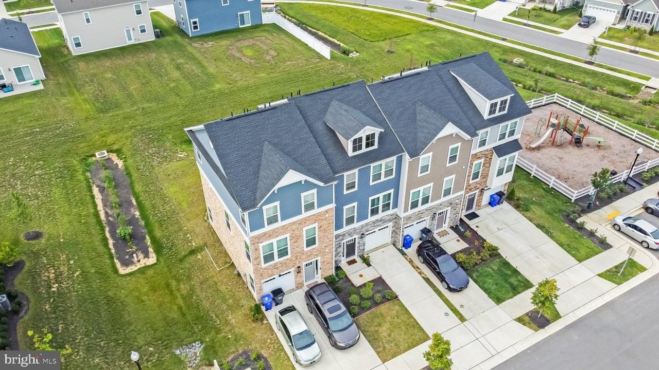 11042 Corvin Pl - Photo 4 of 50