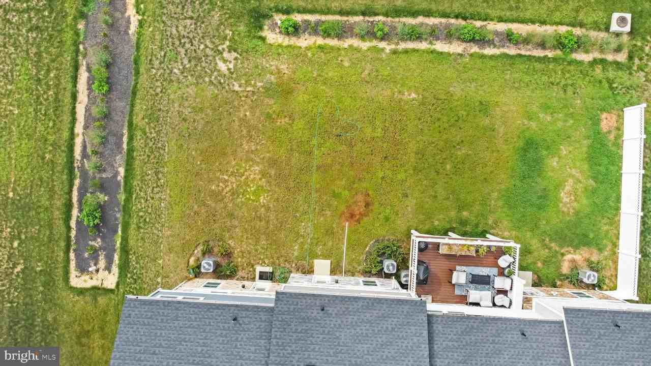 11042 Corvin Pl - Photo 6 of 50