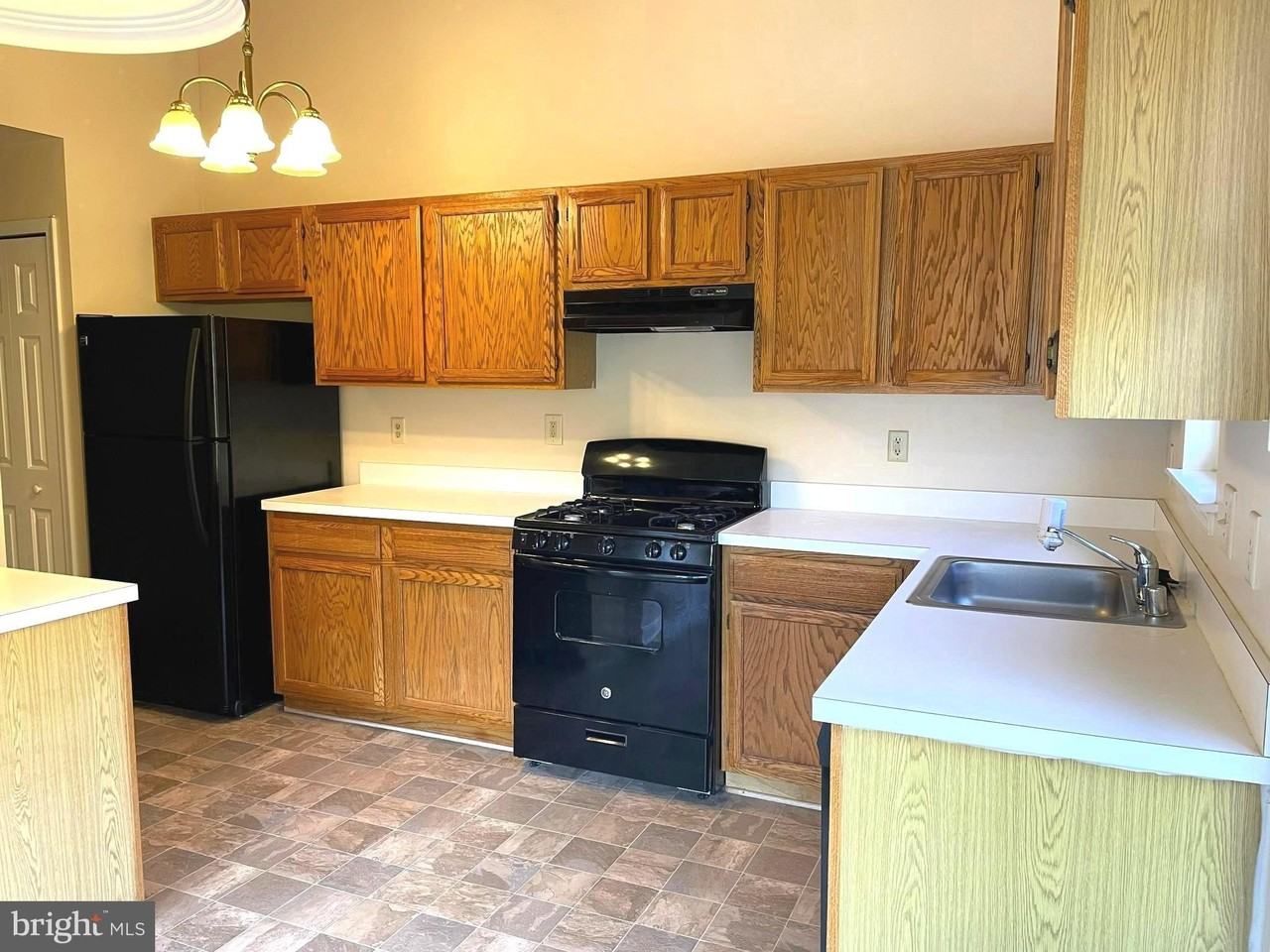 303 Tall Pines Ct Apt L #11 - Photo 5 of 26