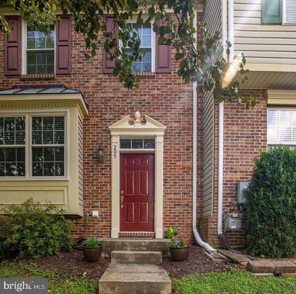 205 GLEN Terrace - Photo 2 of 20
