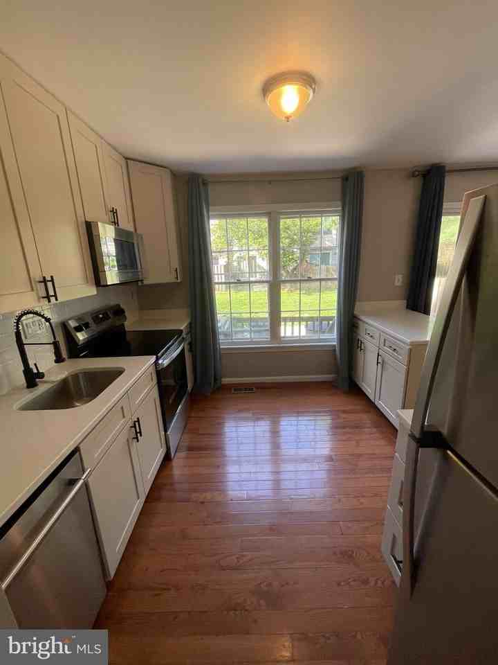 10075 Maple Leaf Dr - Photo 2 of 46