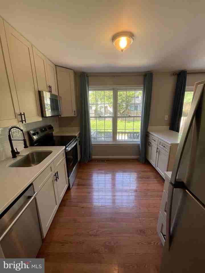 10075 Maple Leaf Dr - Photo 3 of 46