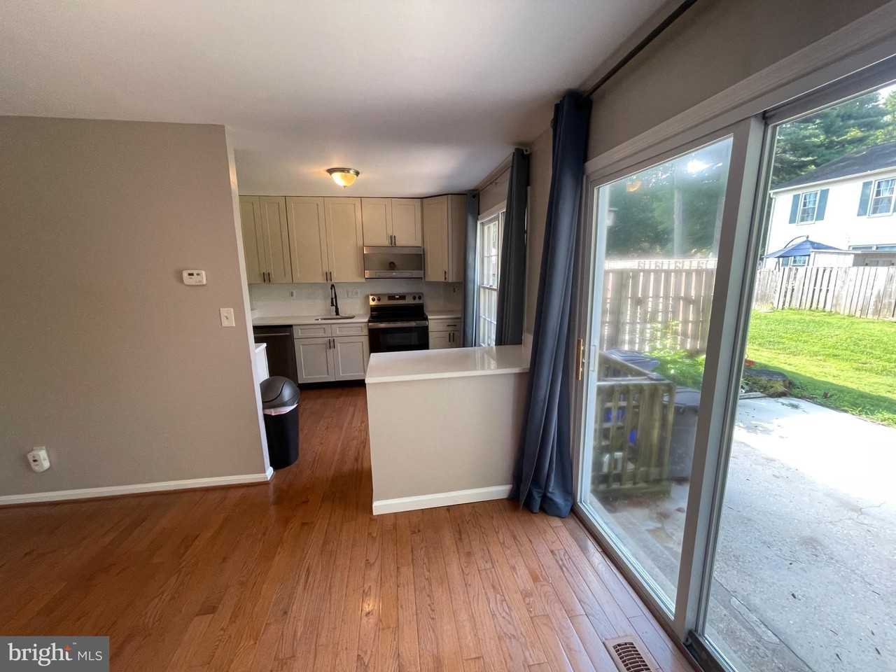 10075 Maple Leaf Dr - Photo 4 of 46
