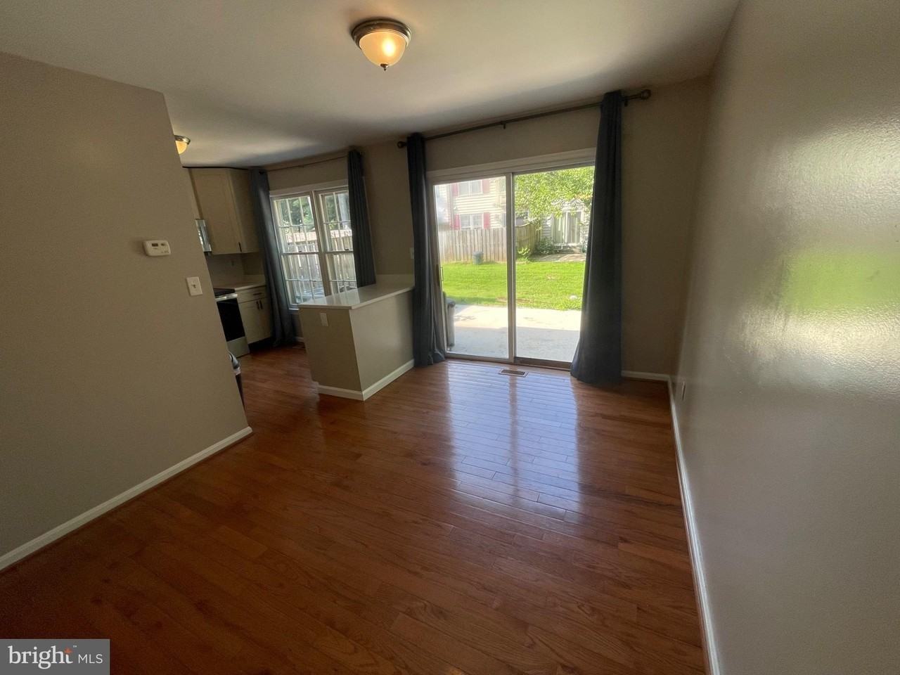 10075 Maple Leaf Dr - Photo 5 of 46