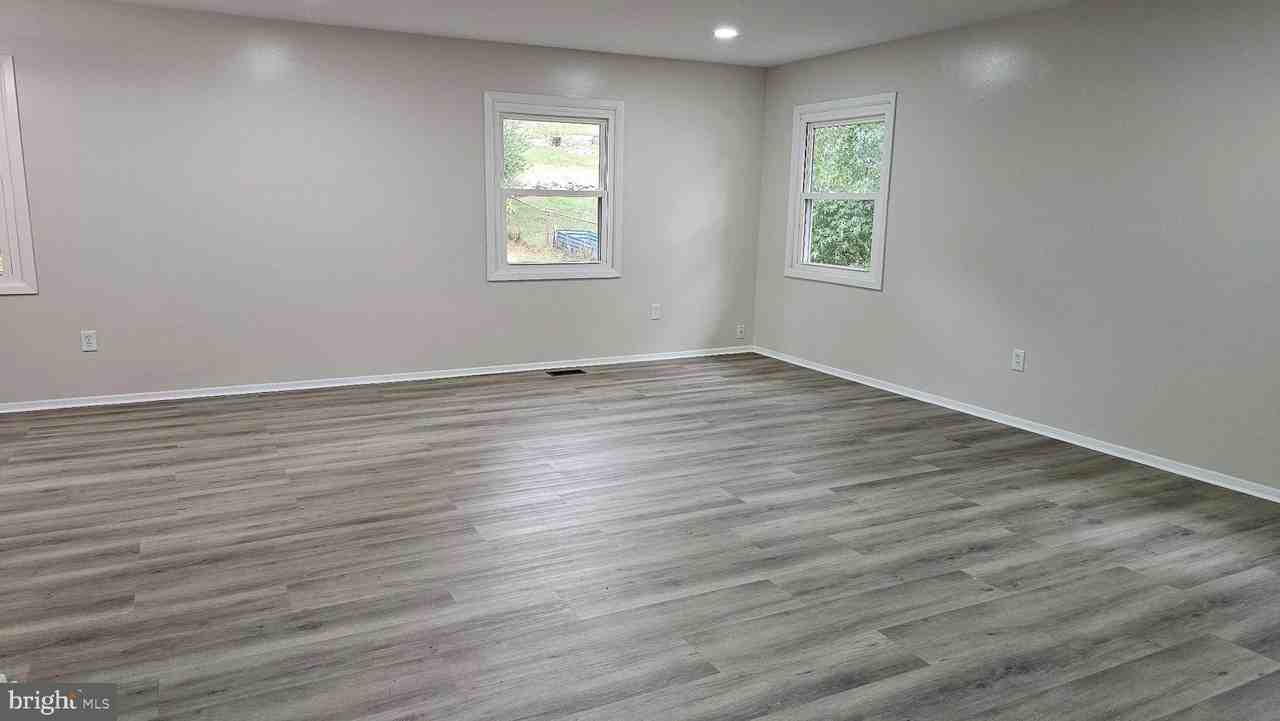 12304 Melling Ln - Photo 2 of 43