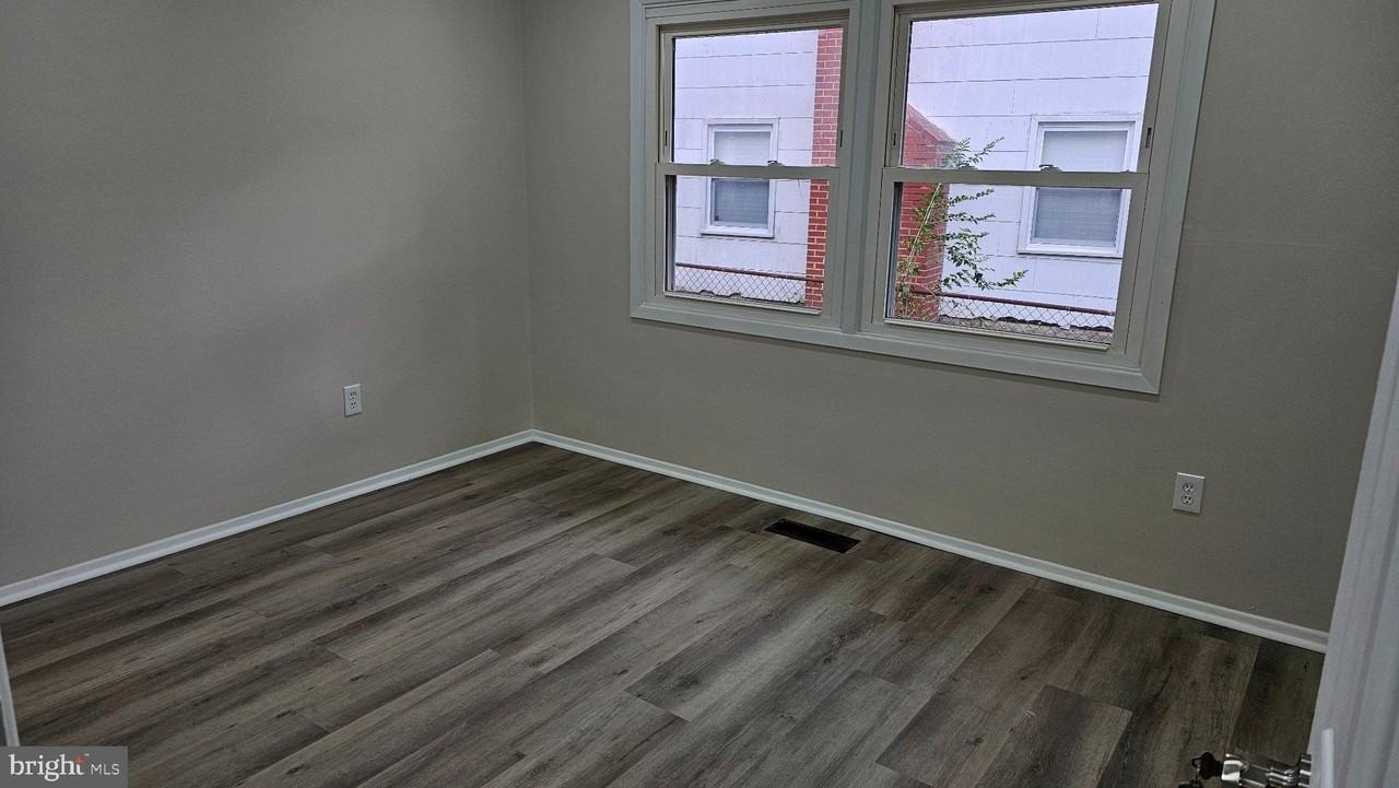12304 Melling Ln - Photo 3 of 43