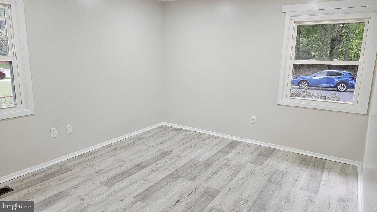 12304 Melling Ln - Photo 4 of 43