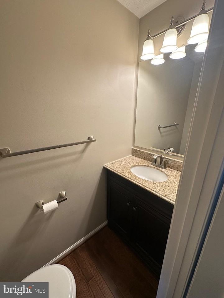 15411 Norwalk Ct - Photo 4 of 24