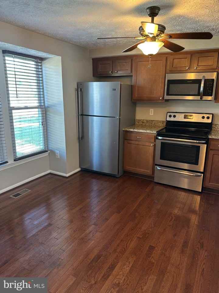 15411 Norwalk Ct - Photo 5 of 24
