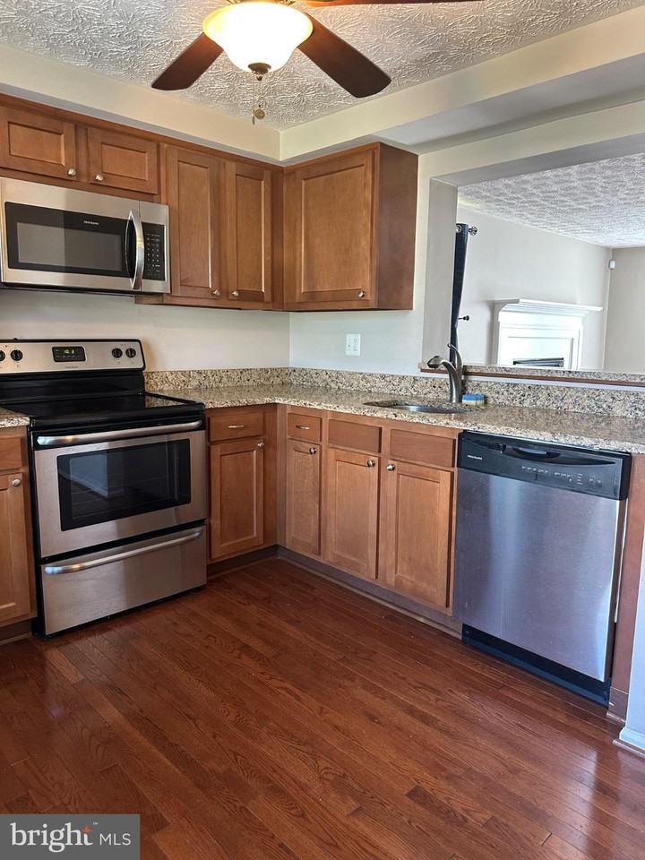 15411 Norwalk Ct - Photo 6 of 24