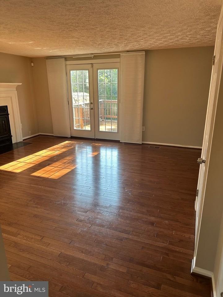 15411 Norwalk Ct - Photo 7 of 24
