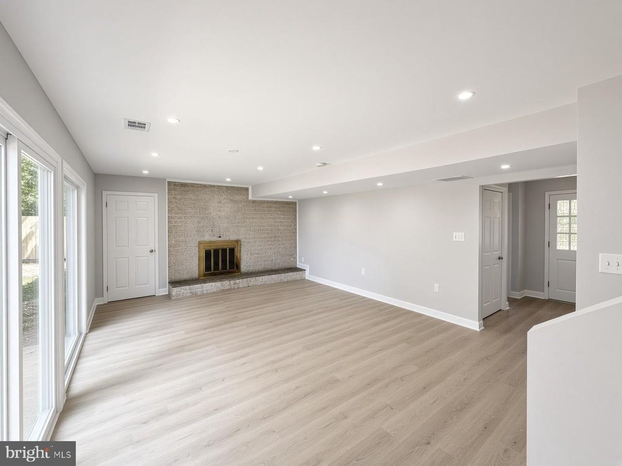 4904 Shopton Dr - Photo 4 of 50