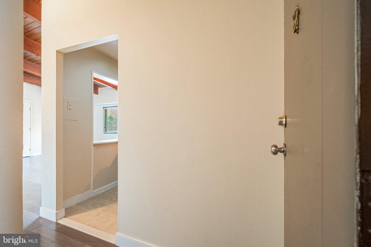 7521 Riverdale Rd - Photo 4 of 18