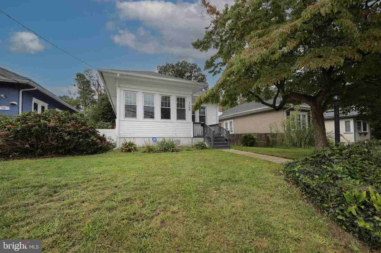 724 Willitts Ave - Photo 2 of 7