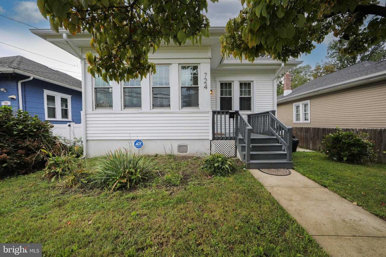 724 Willitts Ave - Photo 4 of 7