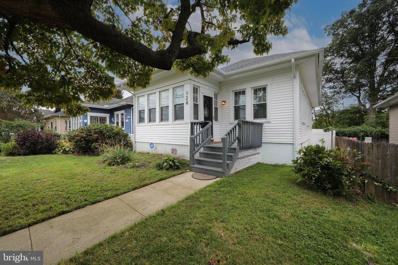 724 Willitts Ave - Photo 5 of 7