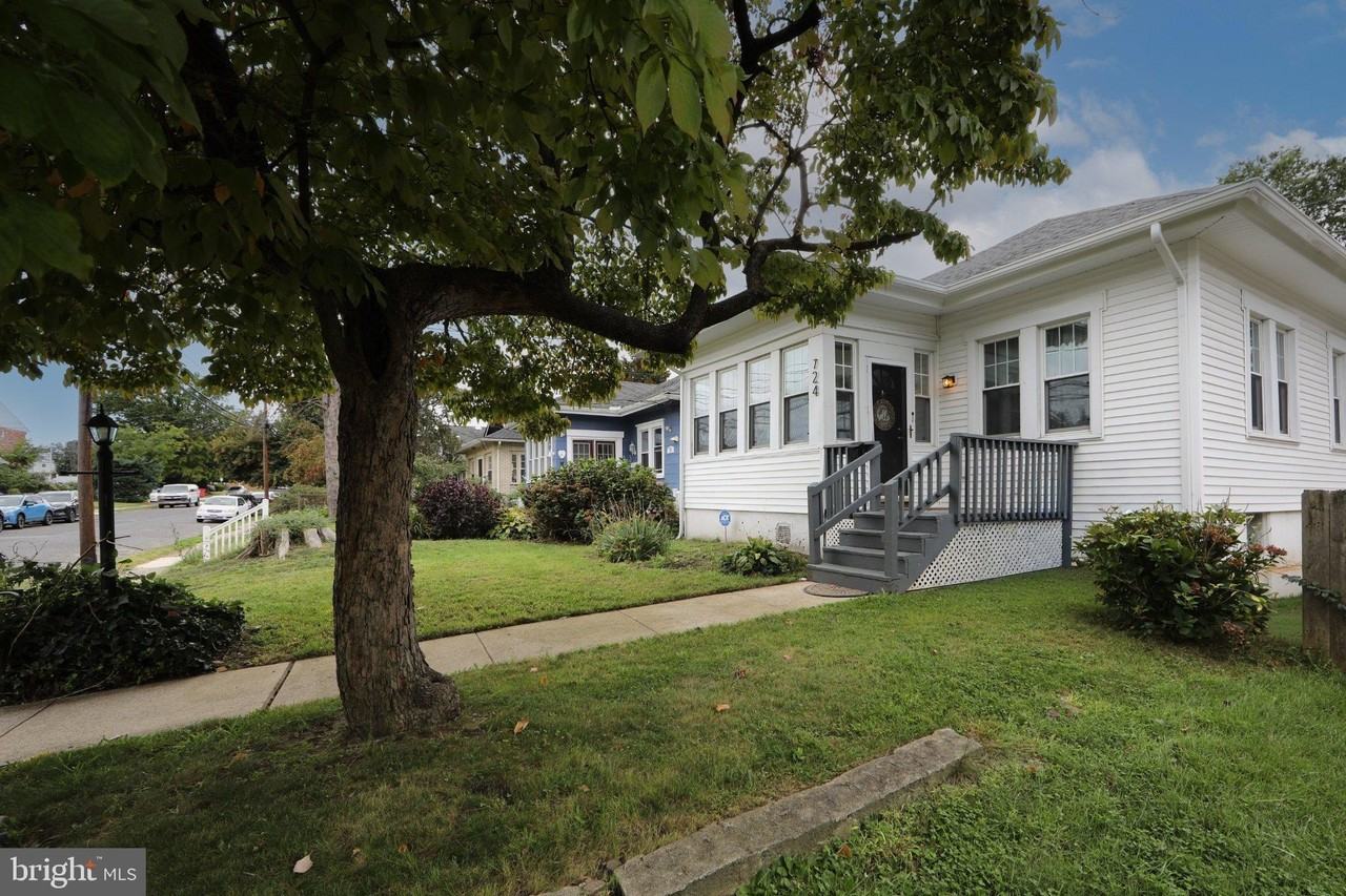 724 Willitts Ave - Photo 6 of 7