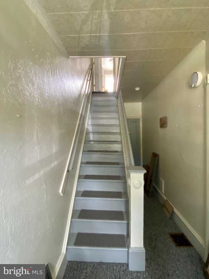 806 Linwood Ave - Photo 3 of 16