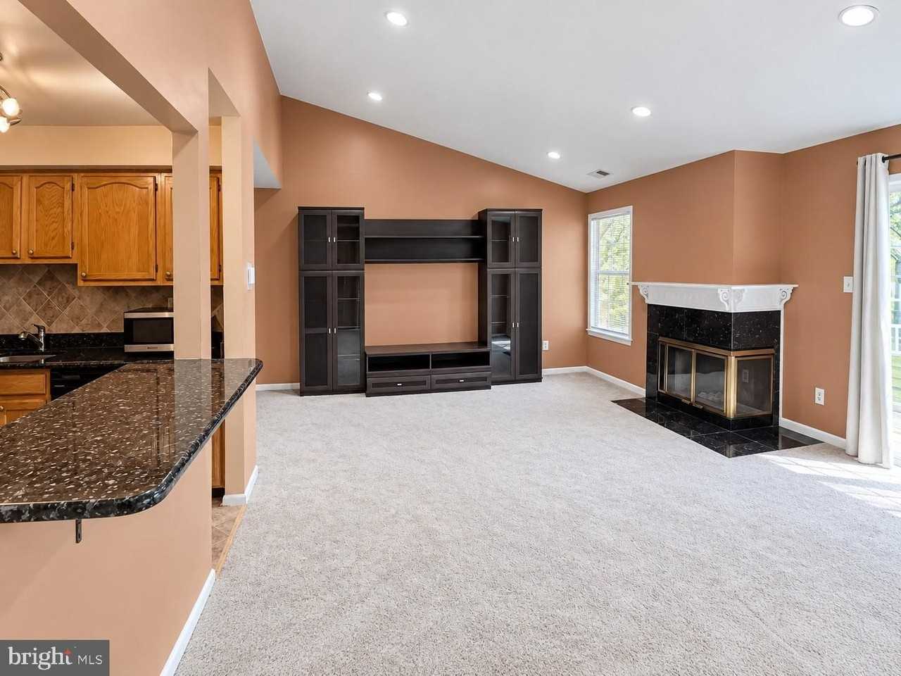 207 Salem Ct #11 - Photo 2 of 10