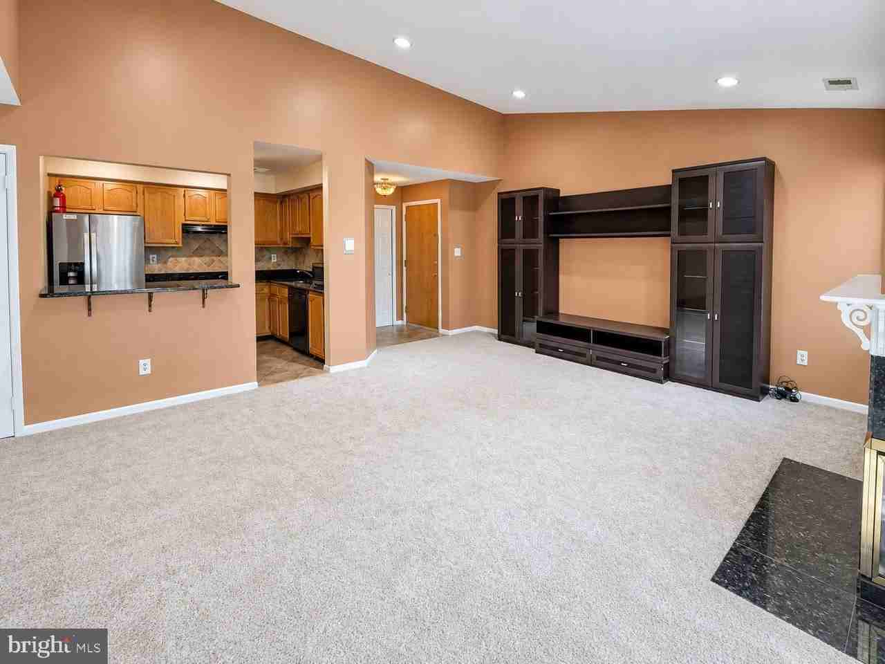 207 Salem Ct #11 - Photo 3 of 10