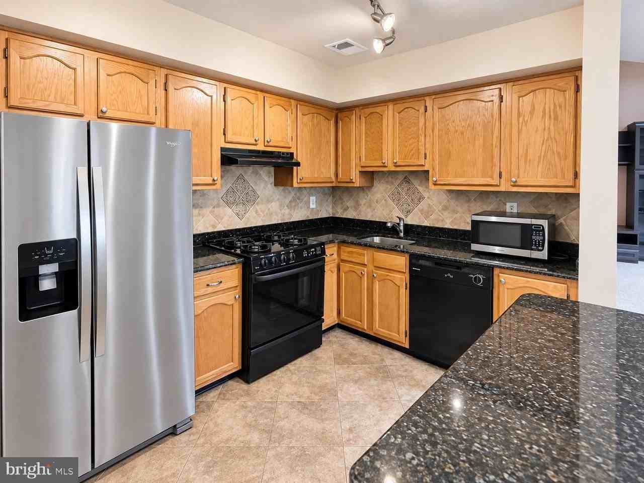 207 Salem Ct #11 - Photo 4 of 10