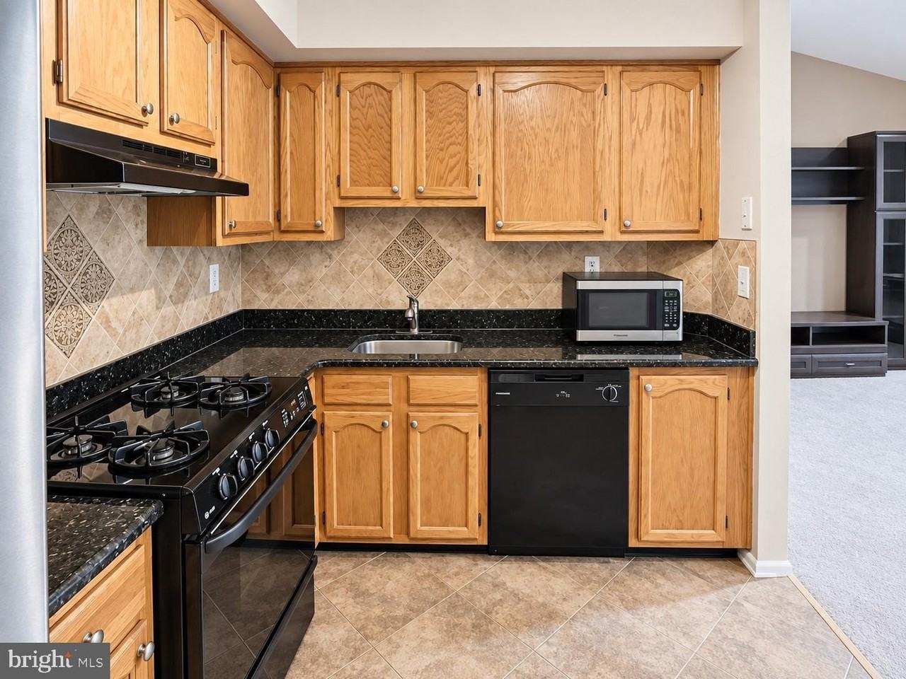 207 Salem Ct #11 - Photo 5 of 10