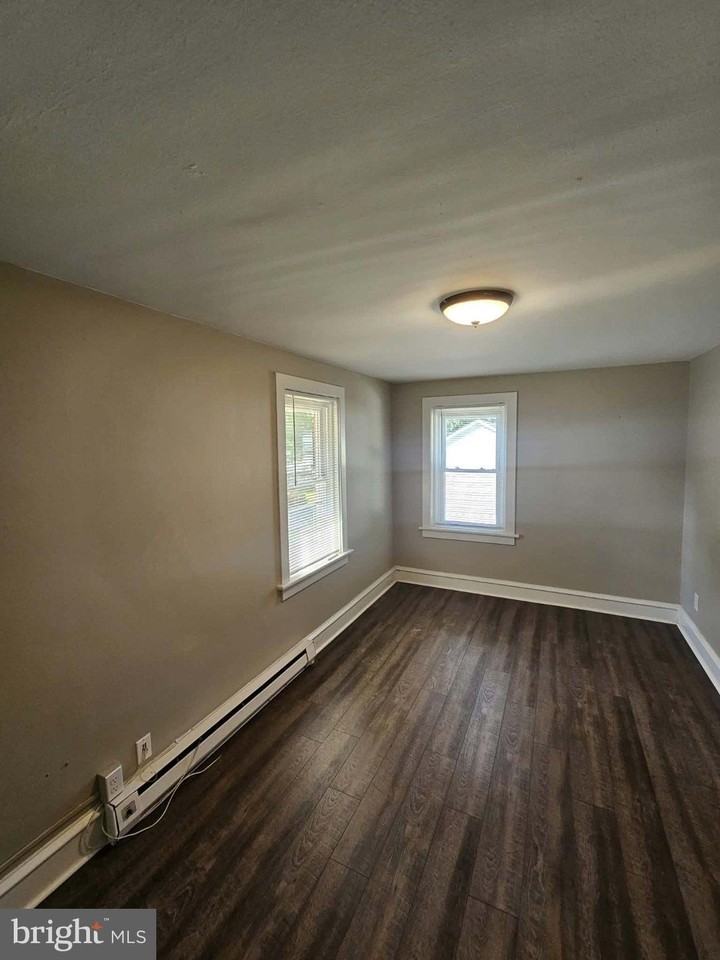 501 W Callowhill St #503B - Photo 3 of 10