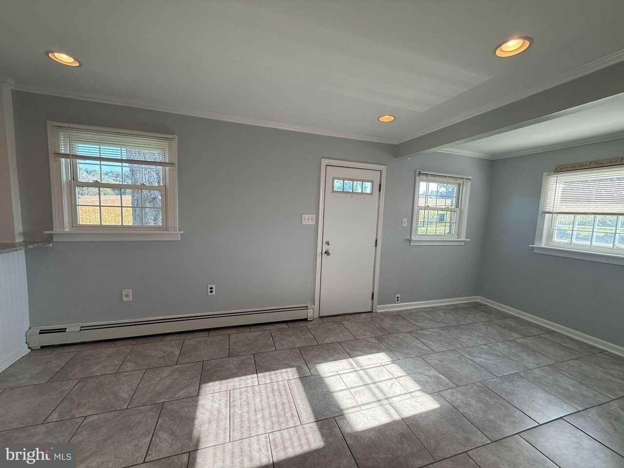 1540 Broadrun Rd - Photo 7 of 15