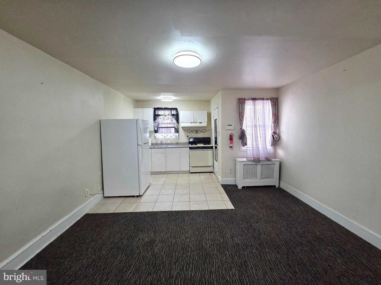 441 Croyden Rd - Photo 4 of 15