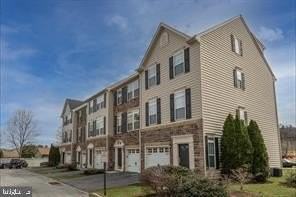 1644 Oakridge Ln - Photo 4 of 30
