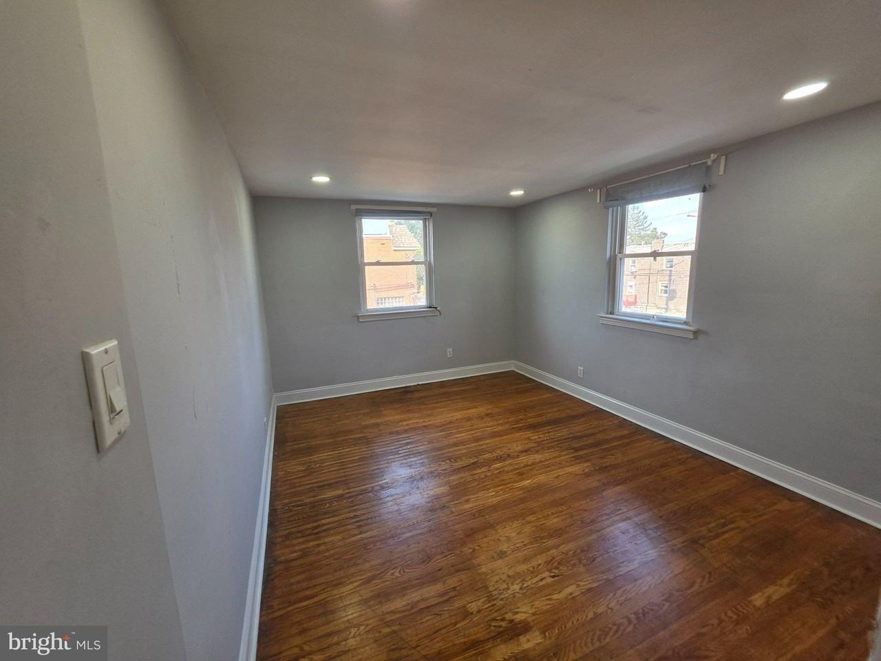 7701 Gilbert St - Photo 4 of 8