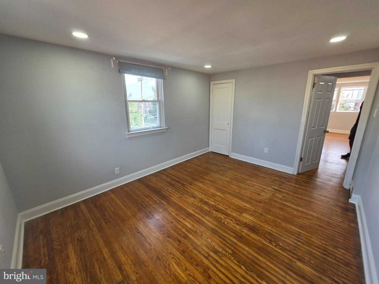 7701 Gilbert St - Photo 5 of 8