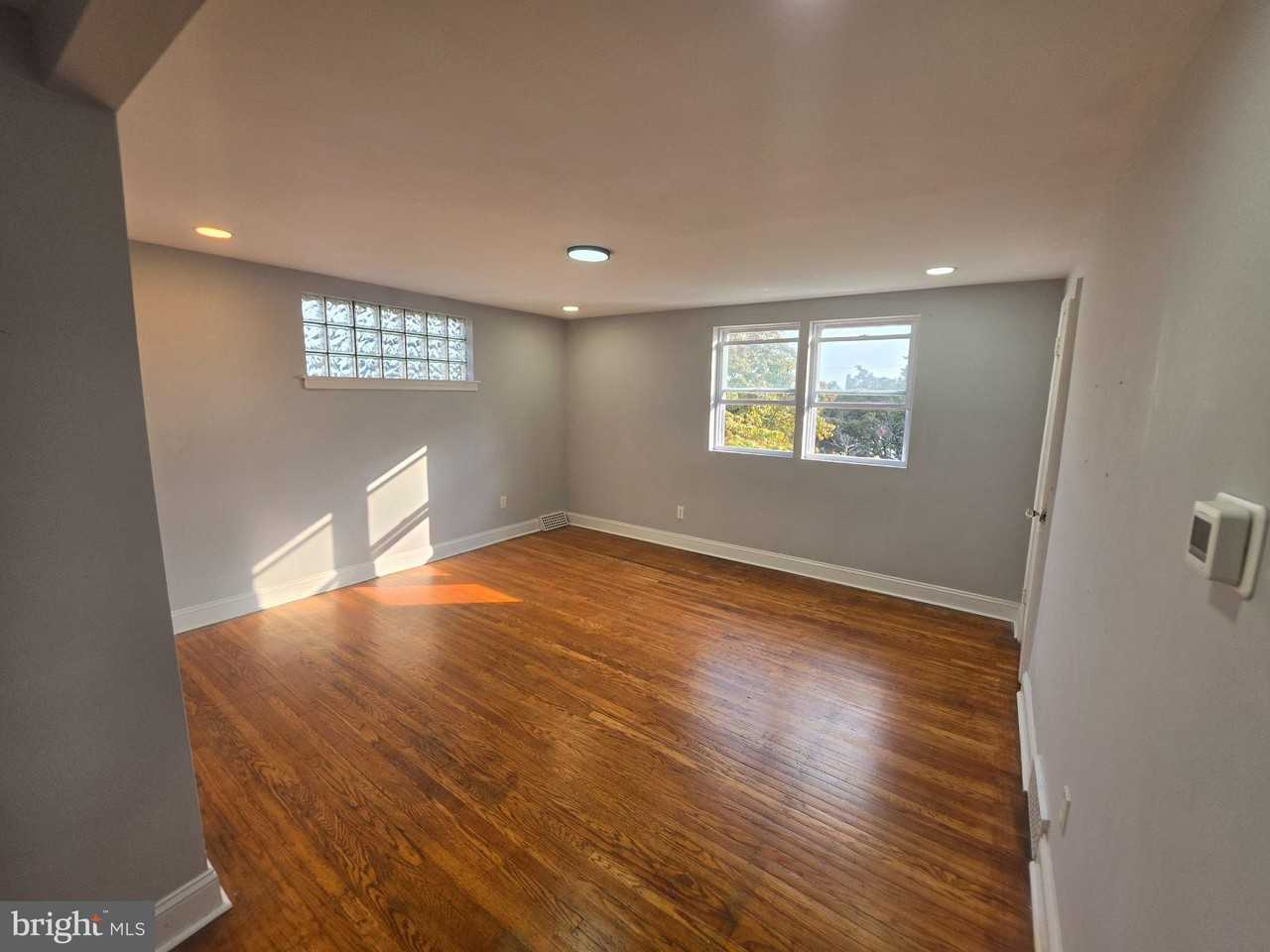 7701 Gilbert St - Photo 7 of 8