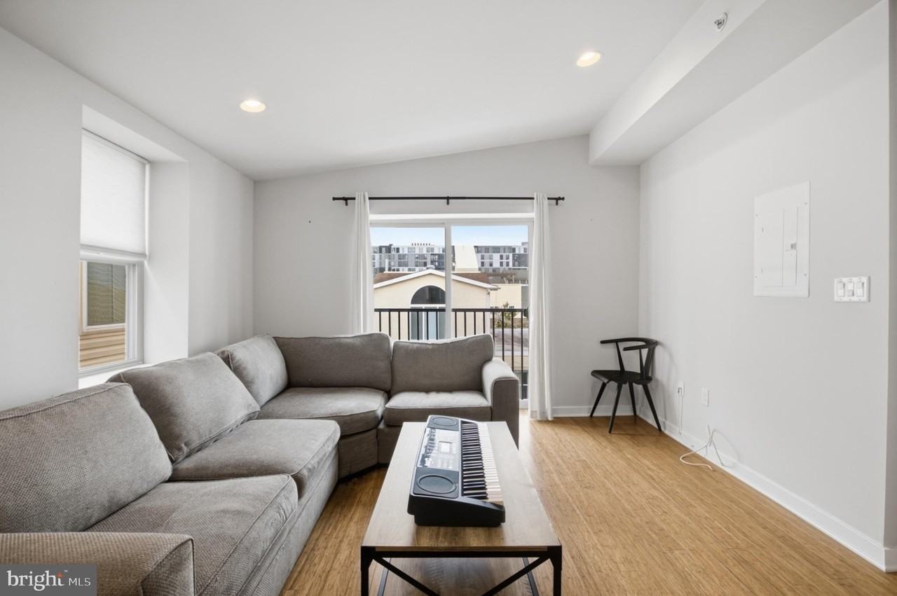 1418 Christian St #3 - Photo 5 of 22