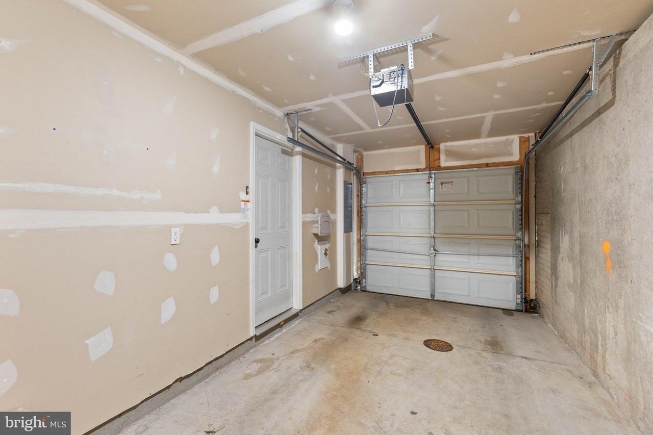 1953 Asheville Dr - Photo 4 of 32