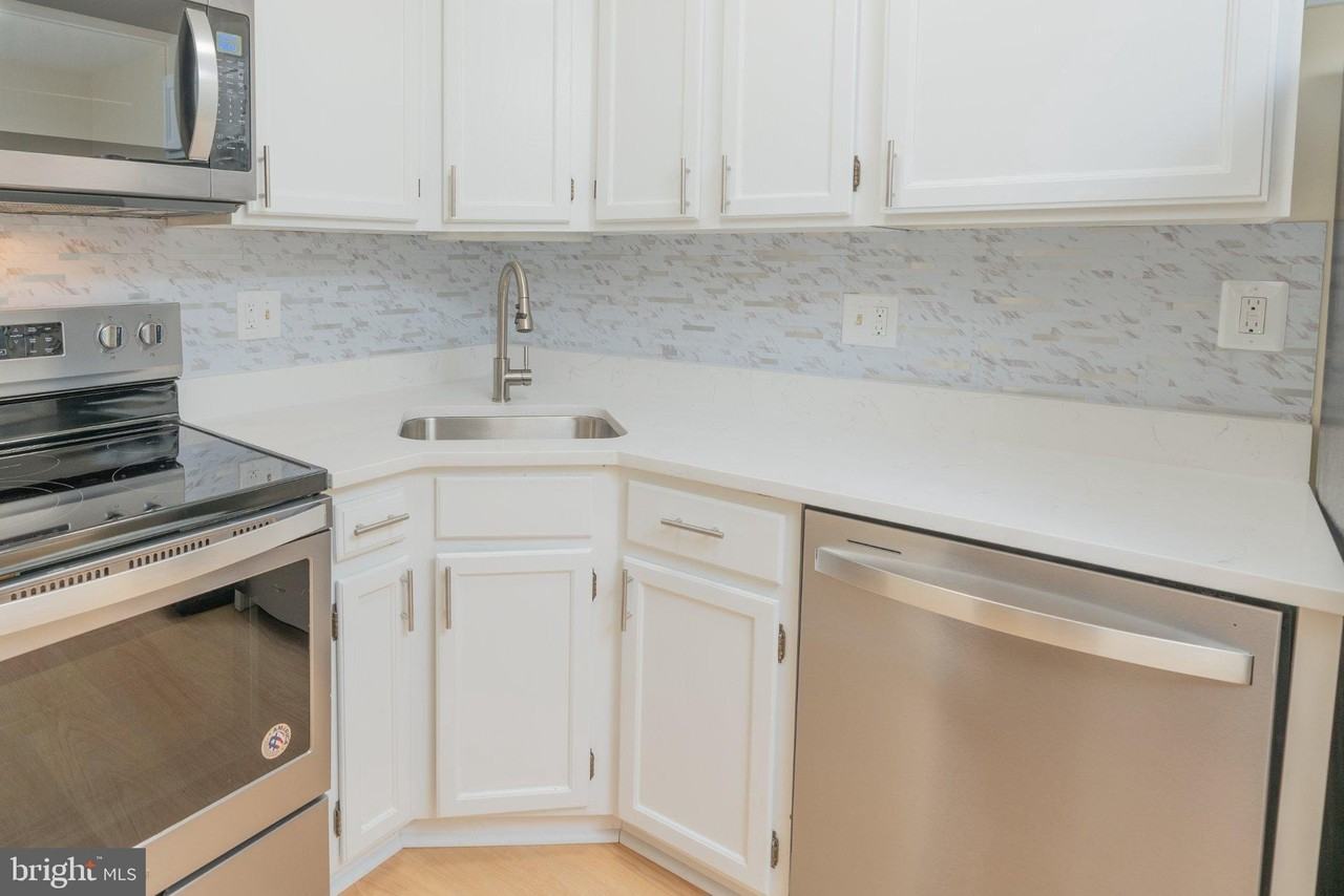 1909 N Rhodes St #29 - Photo 4 of 12