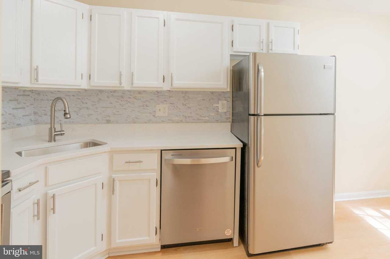 1909 N Rhodes St #29 - Photo 5 of 12