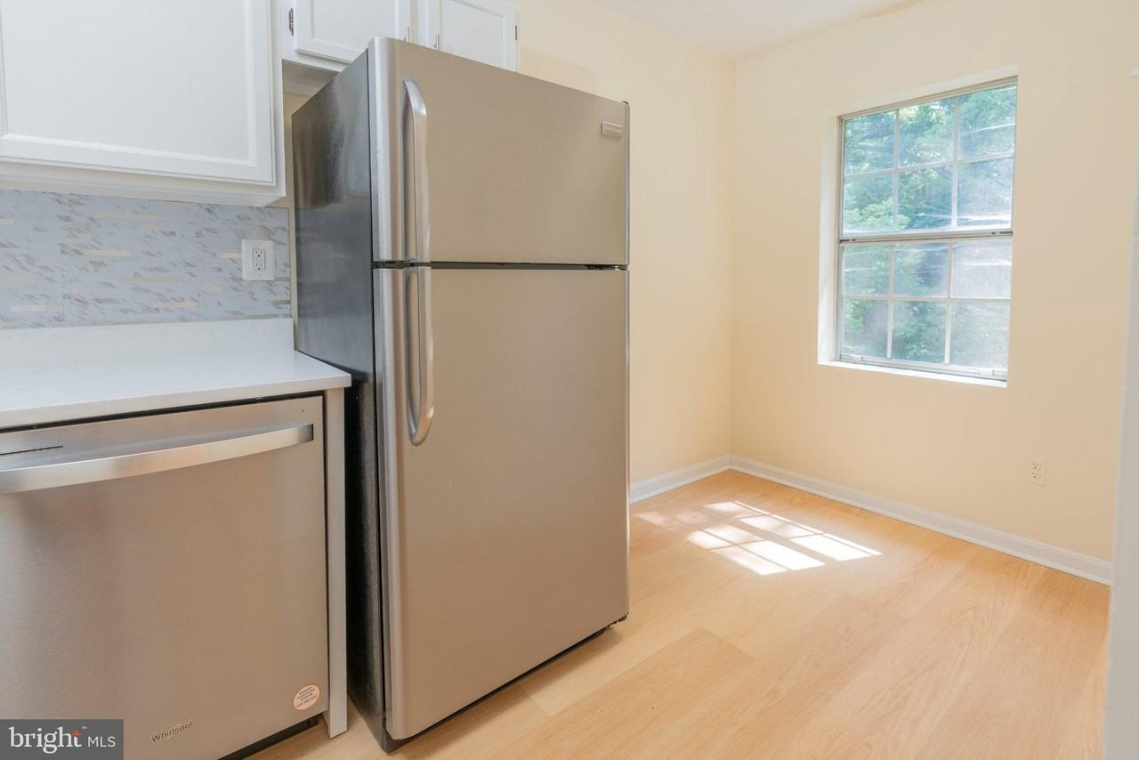1909 N Rhodes St #29 - Photo 6 of 12