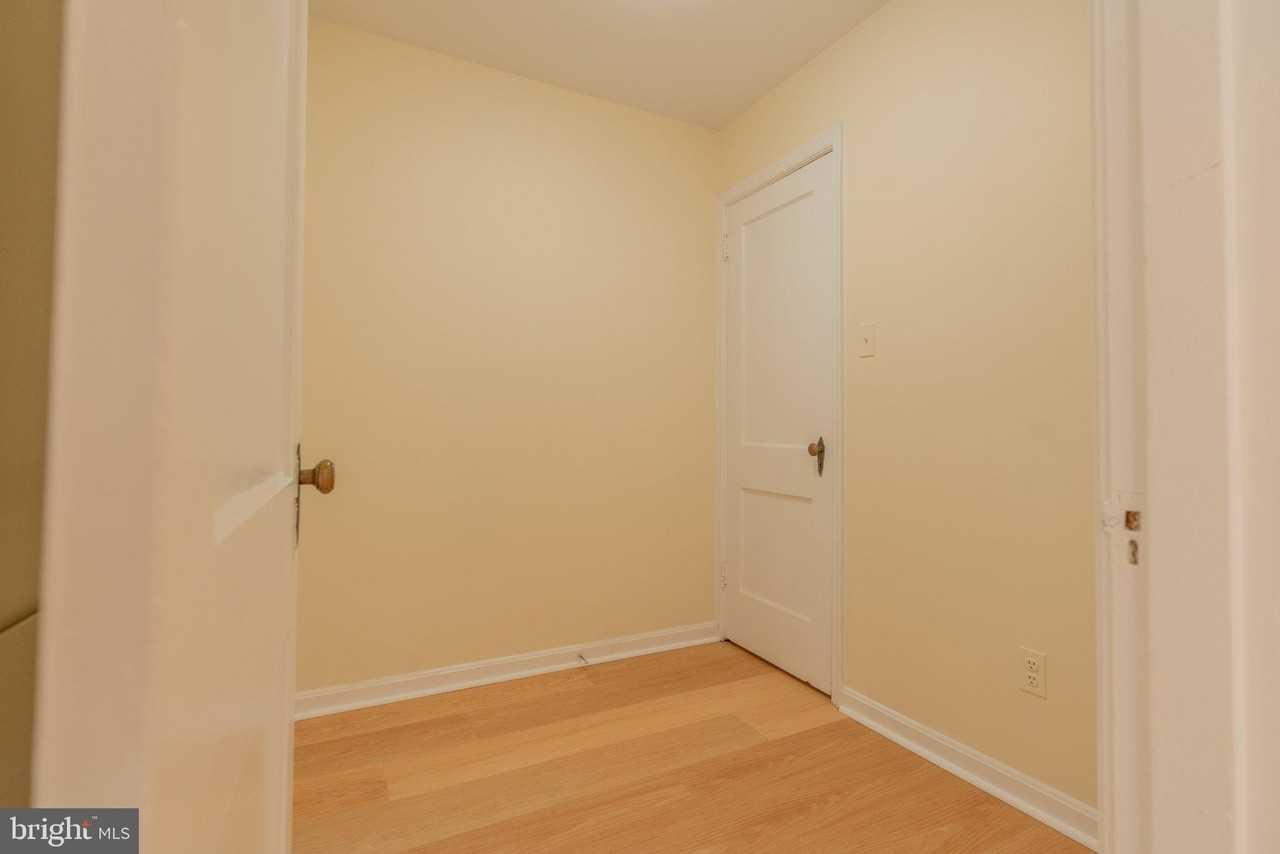 1909 N Rhodes St #29 - Photo 7 of 12