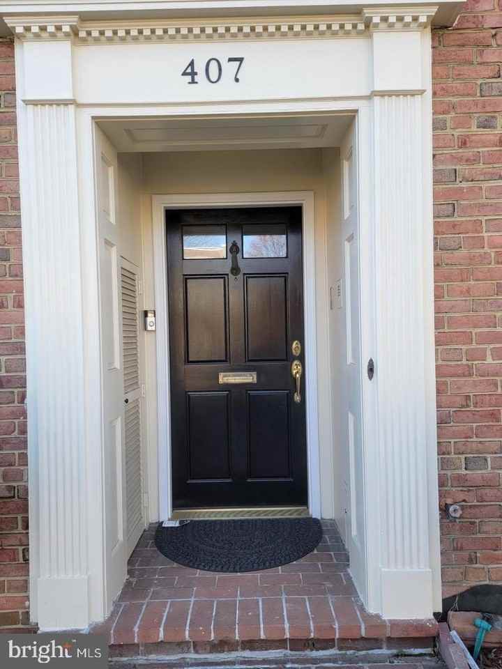 407 S Pitt St - Photo 2 of 50