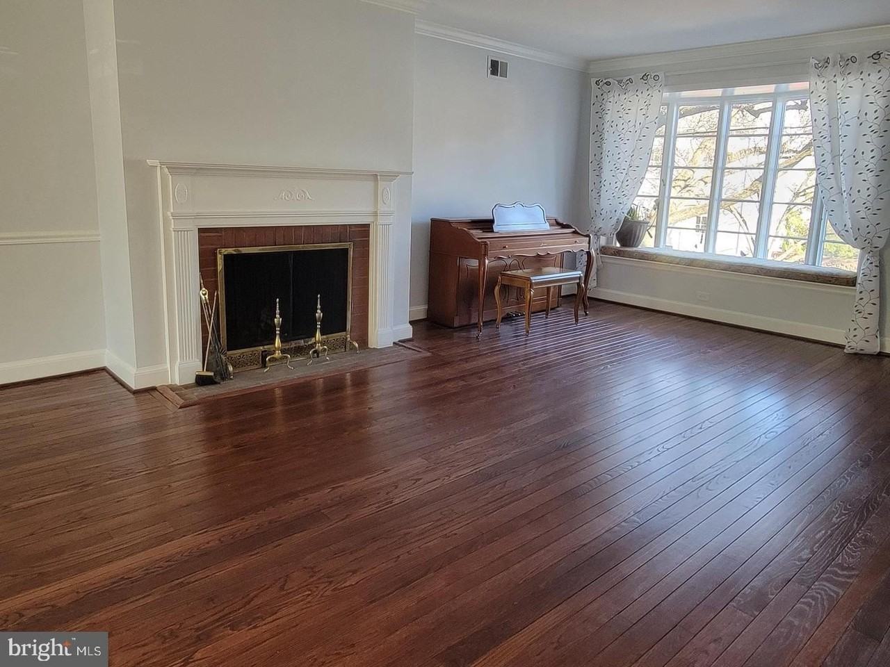 407 S Pitt St - Photo 3 of 50