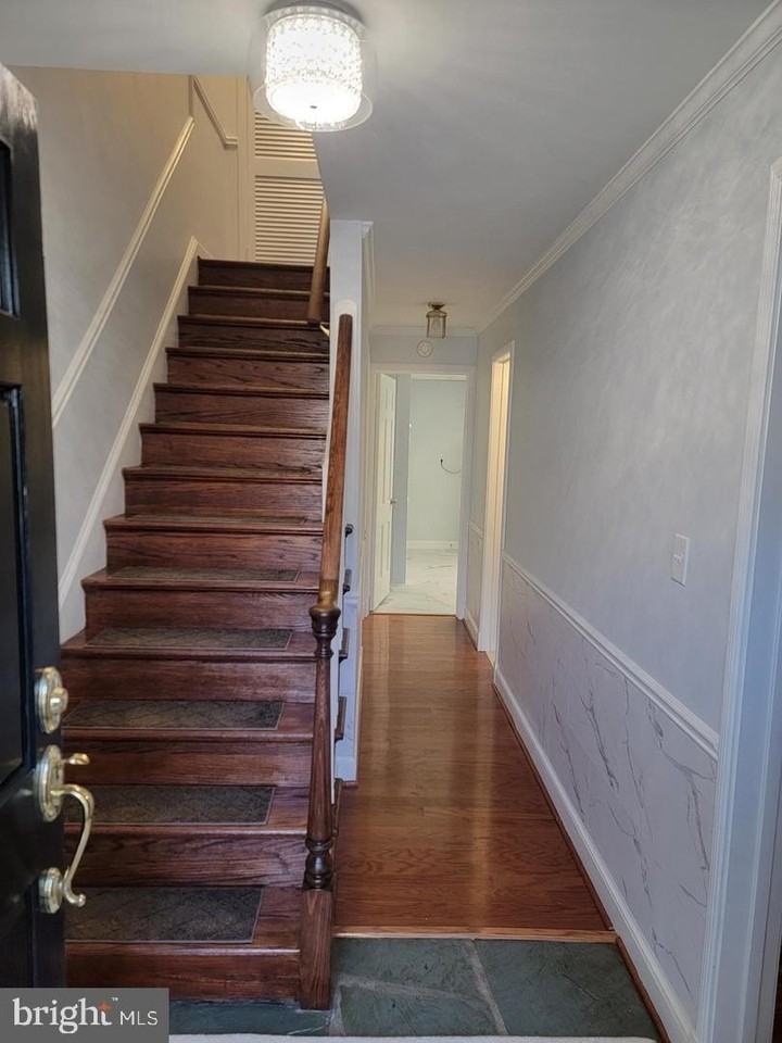 407 S Pitt St - Photo 4 of 50