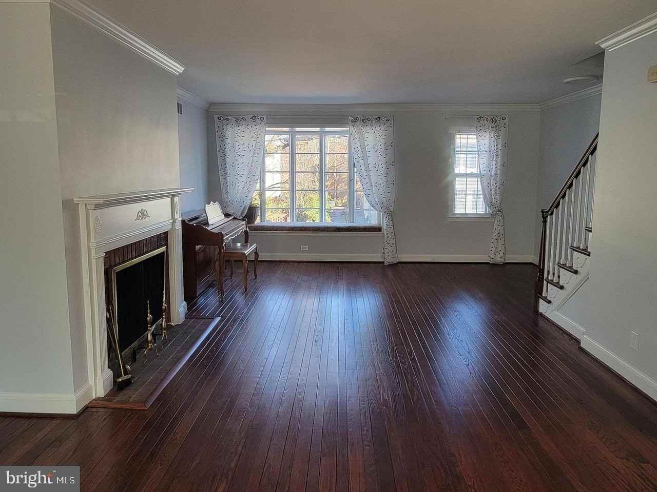 407 S Pitt St - Photo 5 of 50