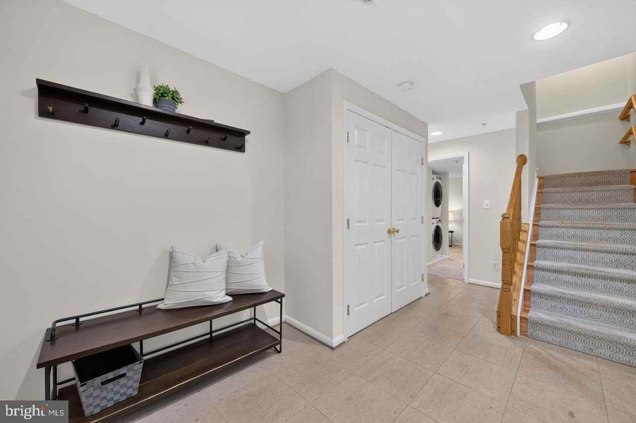 122 Sanborn Pl - Photo 5 of 49