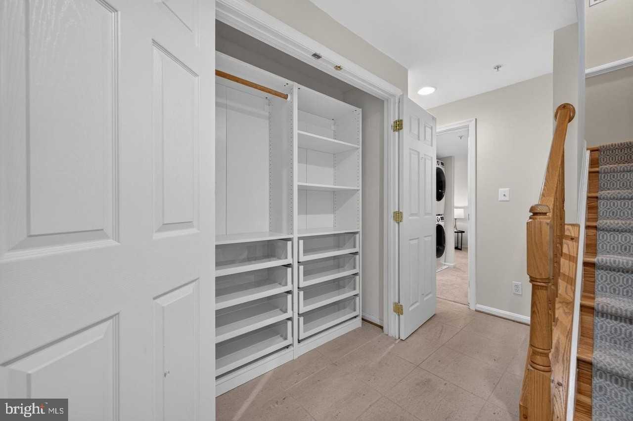 122 Sanborn Pl - Photo 6 of 49